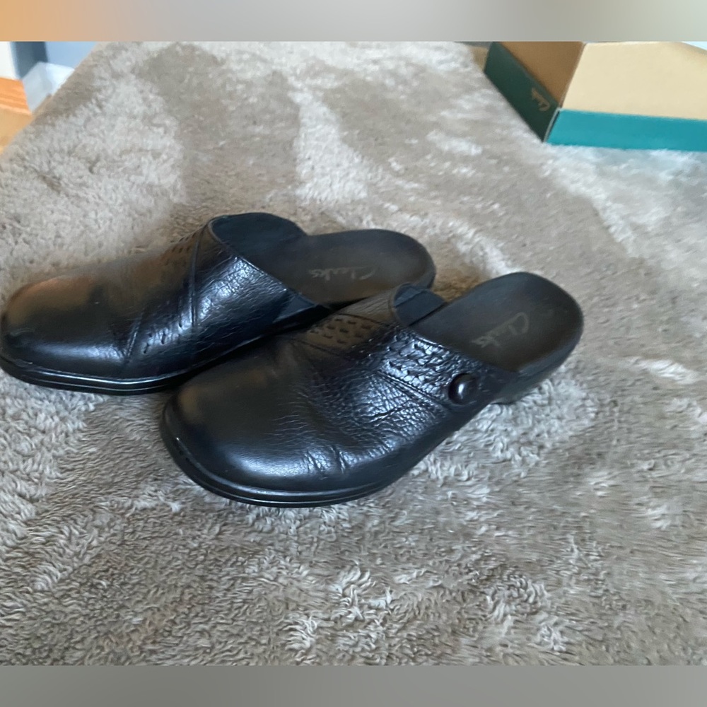 Clarks Size 8 Black Tumble Leather Clogs Shoes